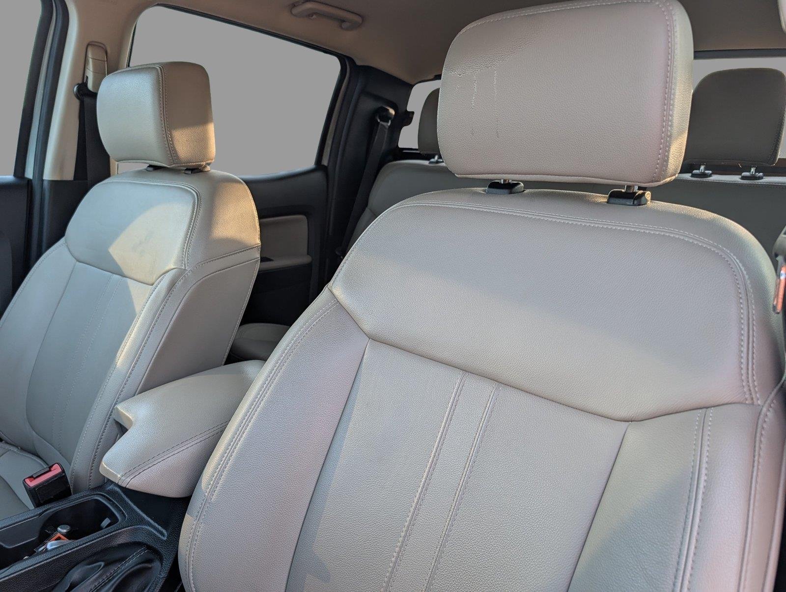 Used 2022 Cactus Gray Ford LARIAT image 13