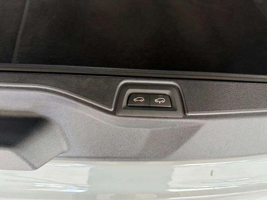 Used 2023 Gray BMW xDrive40i image 37