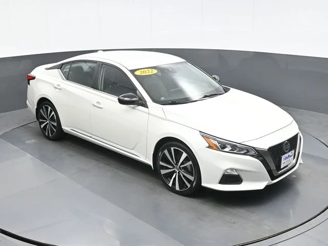 Used 2022 White Nissan 2.5 SR image 14