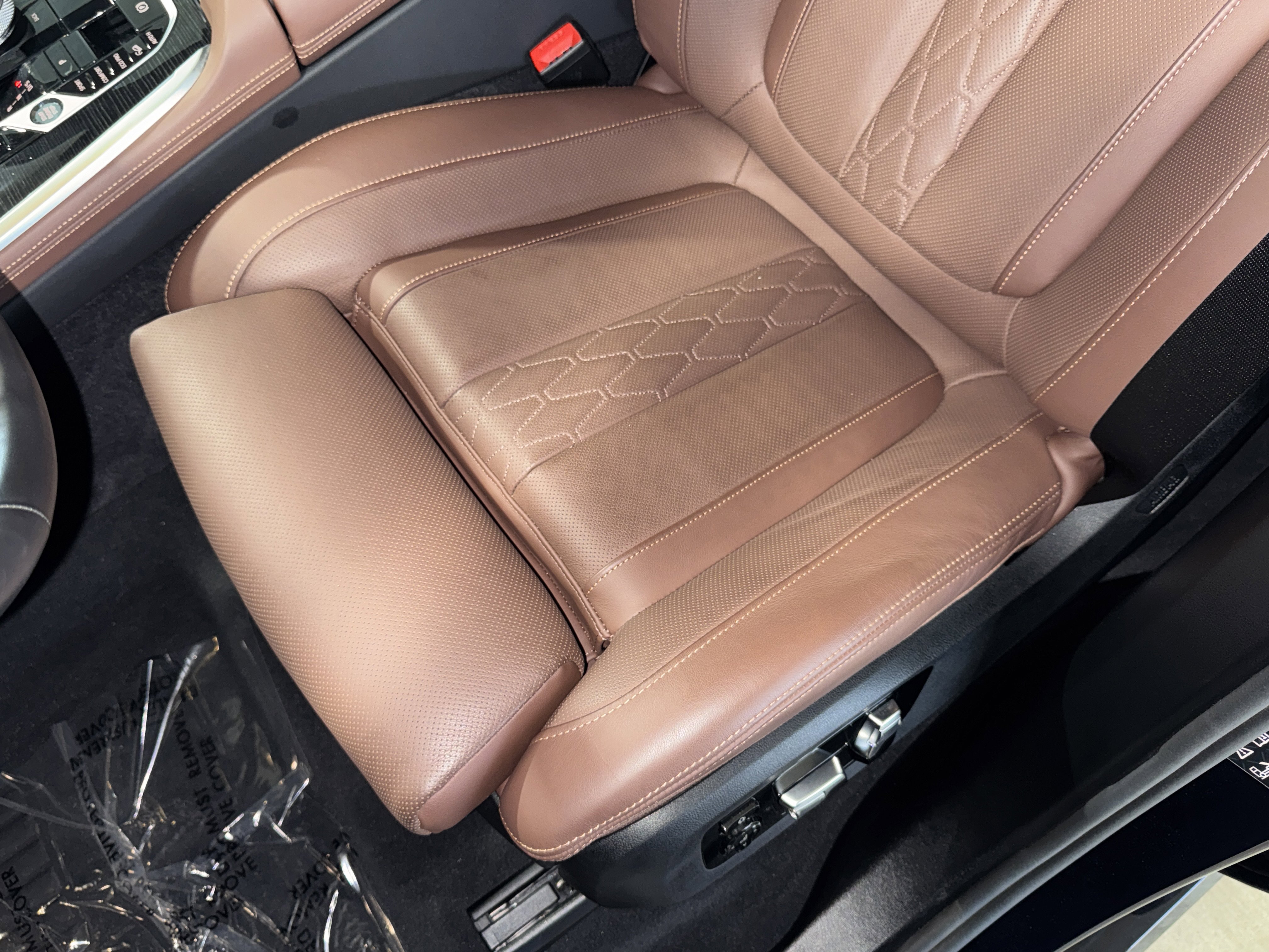 Used 2026 Carbon Black Metallic BMW M60i image 34