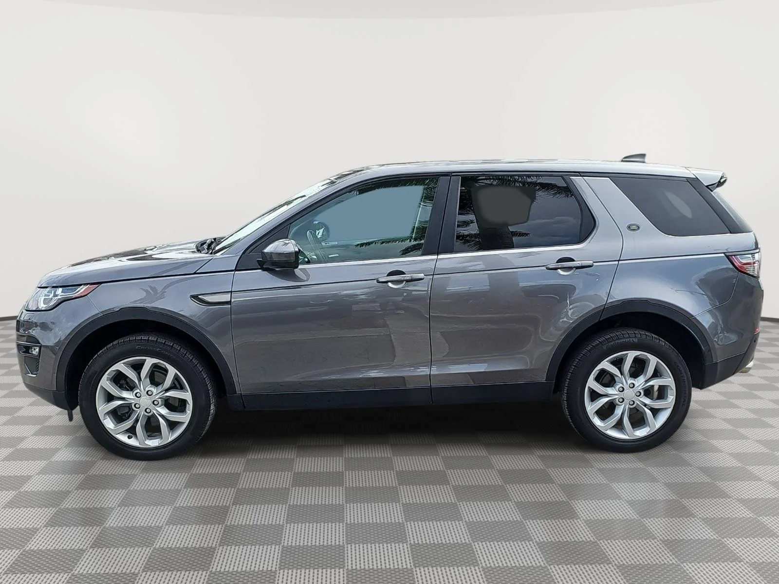 Used 2018 Gray Land Rover SE image 5