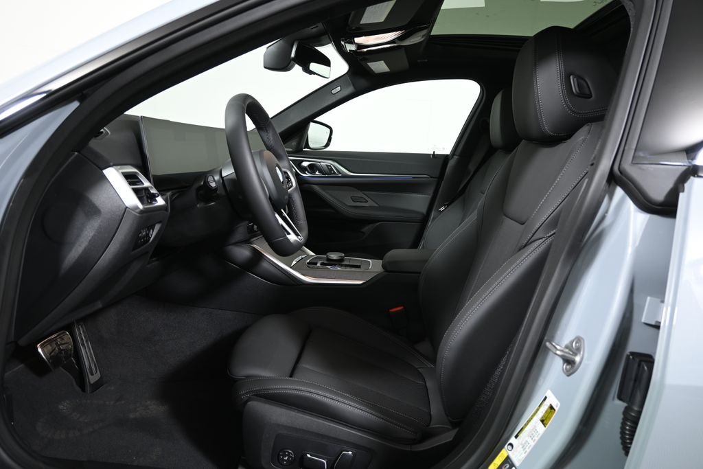 Used 2026 Gray BMW xDrive40 image 3
