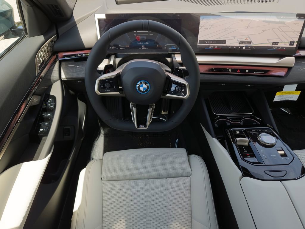 New 2026 Cape York Green Metallic BMW 550e xDrive image 15