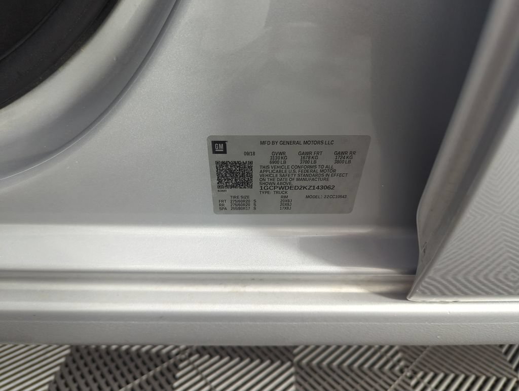 Used 2019 SILVER ICE METALLIC Chevrolet RST image 36