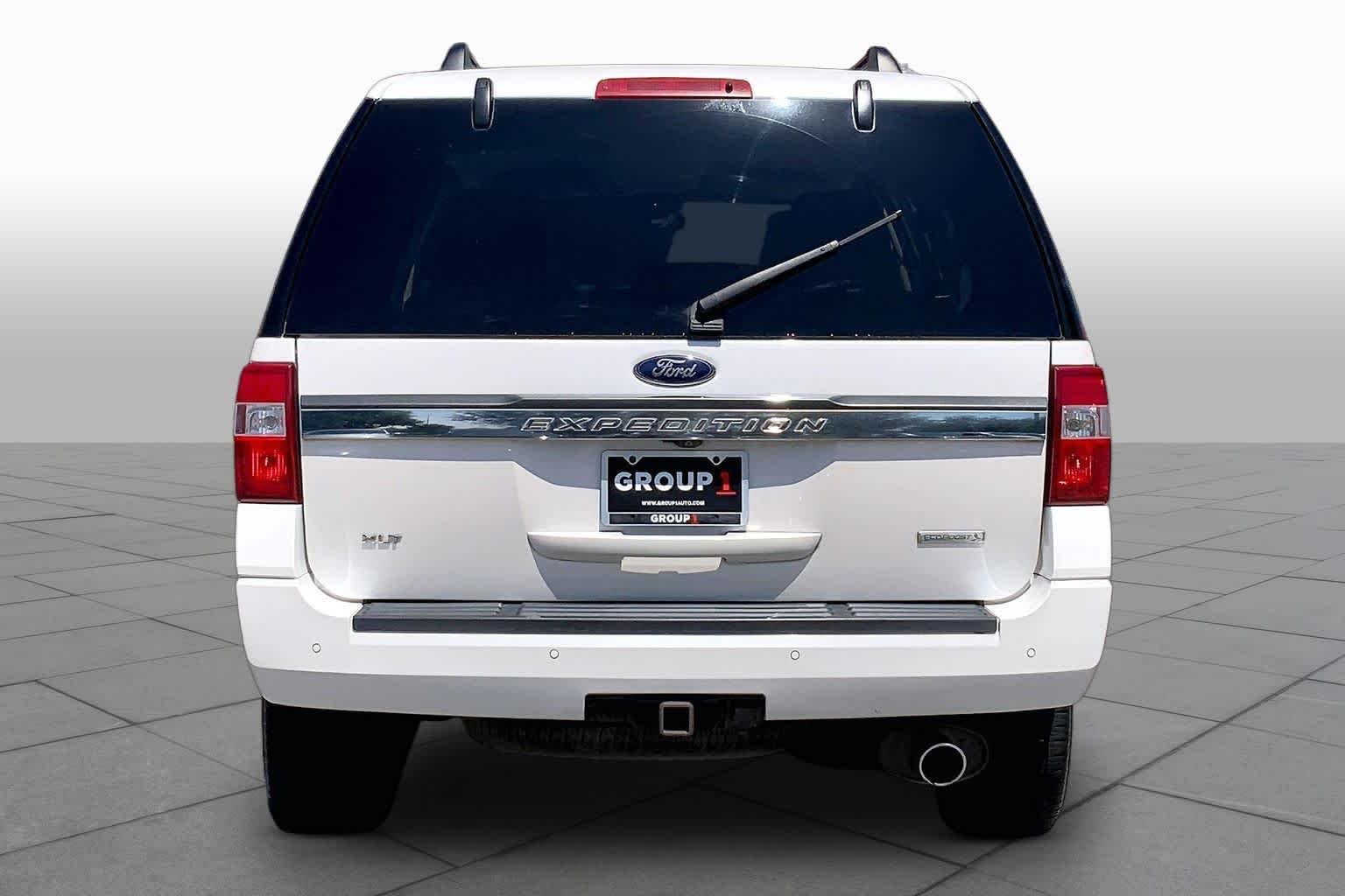 Used 2017 White Platinum Metallic Tri-Coat Ford XLT image 5