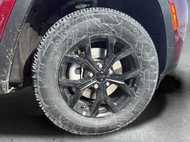 New 2026 Velvet Red Pearl-Coat Exterior Paint Jeep Altitude image 9
