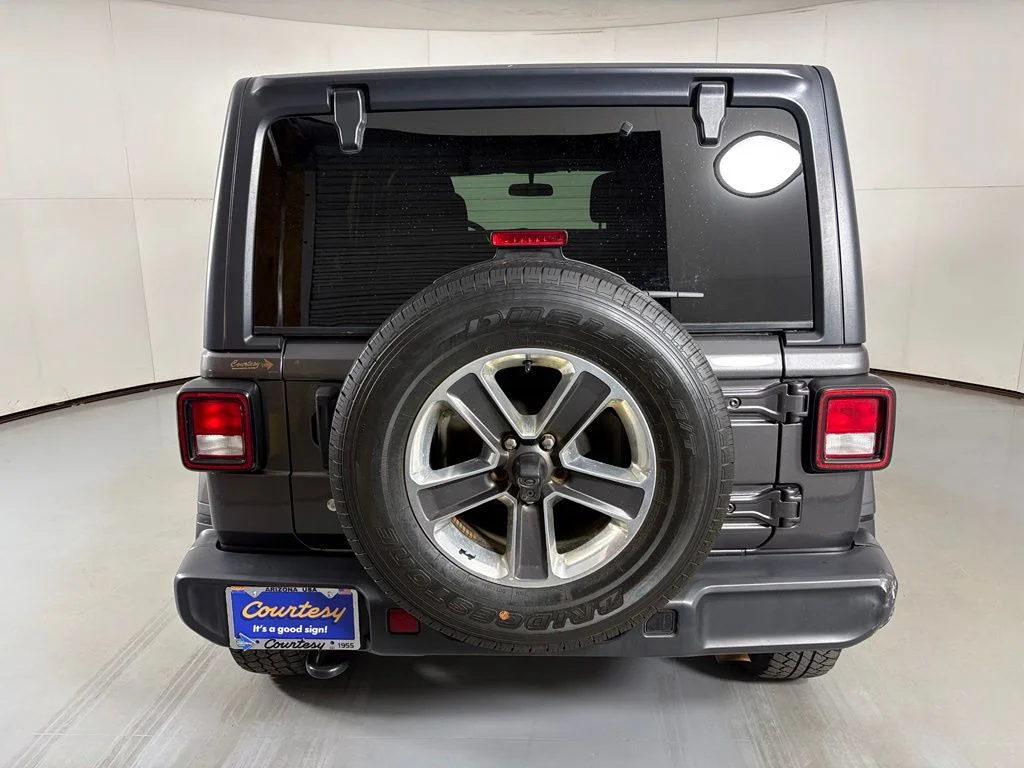 Used 2020 Gray Jeep Unlimited Sahara image 7