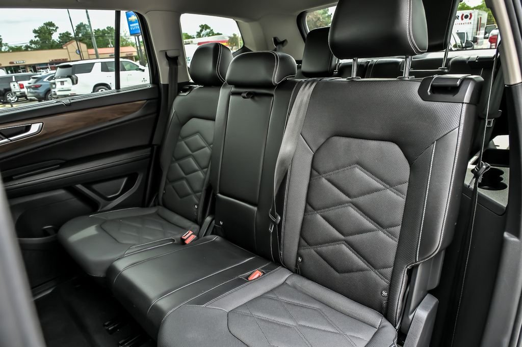 Used 2024  Volkswagen 2.0T SE w/Technology image 17