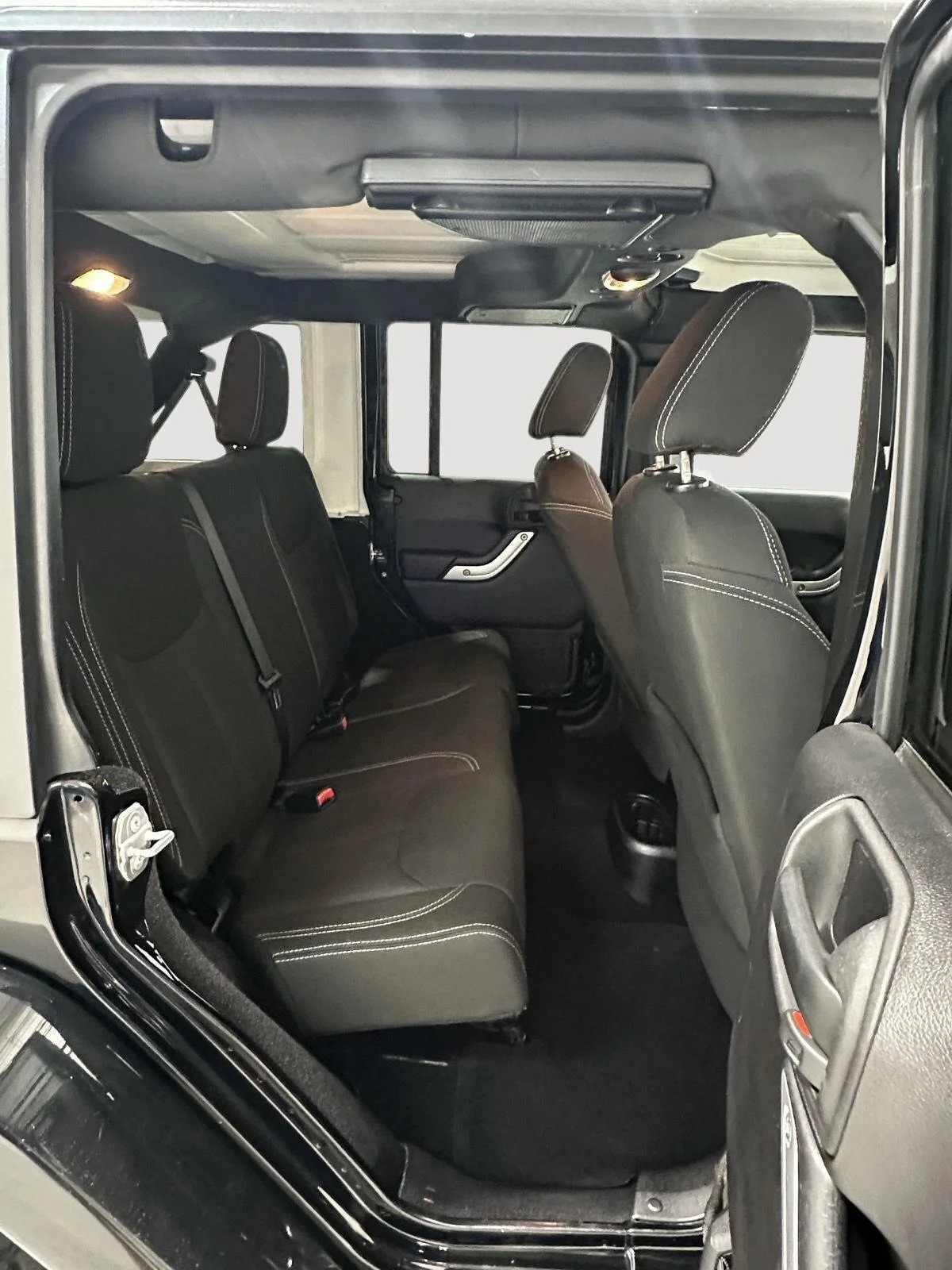 Used 2015 Black Jeep Sahara image 20