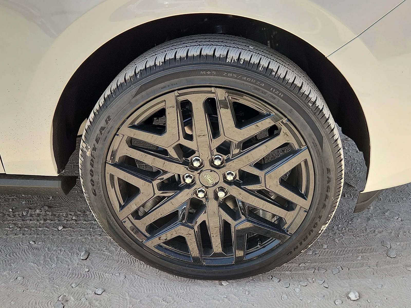 New 2027 Star White Metallic Tri-Coat Ford Platinum image 9