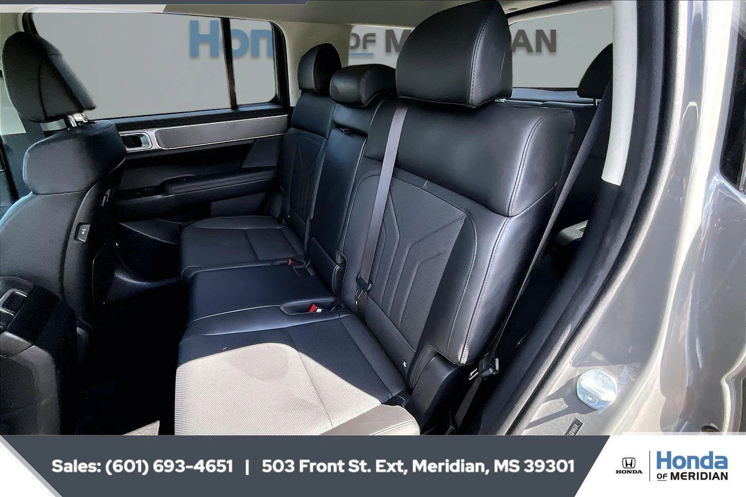 Used 2025 Hampton Gray Hyundai SEL image 19