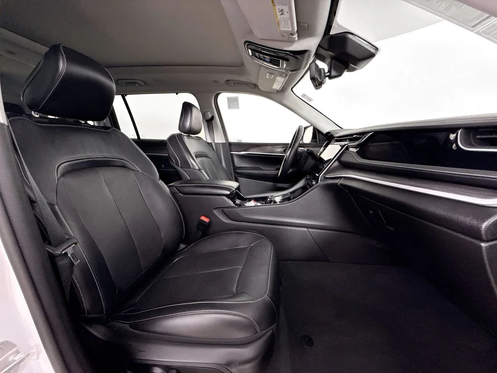 Used 2022 White Jeep Limited image 28