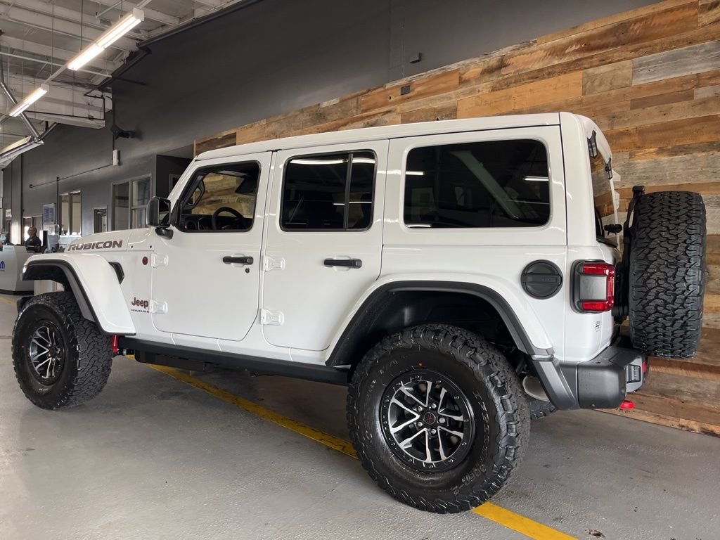 New 2026 Bright White Clear-Coat Exterior Paint Jeep Rubicon X image 21