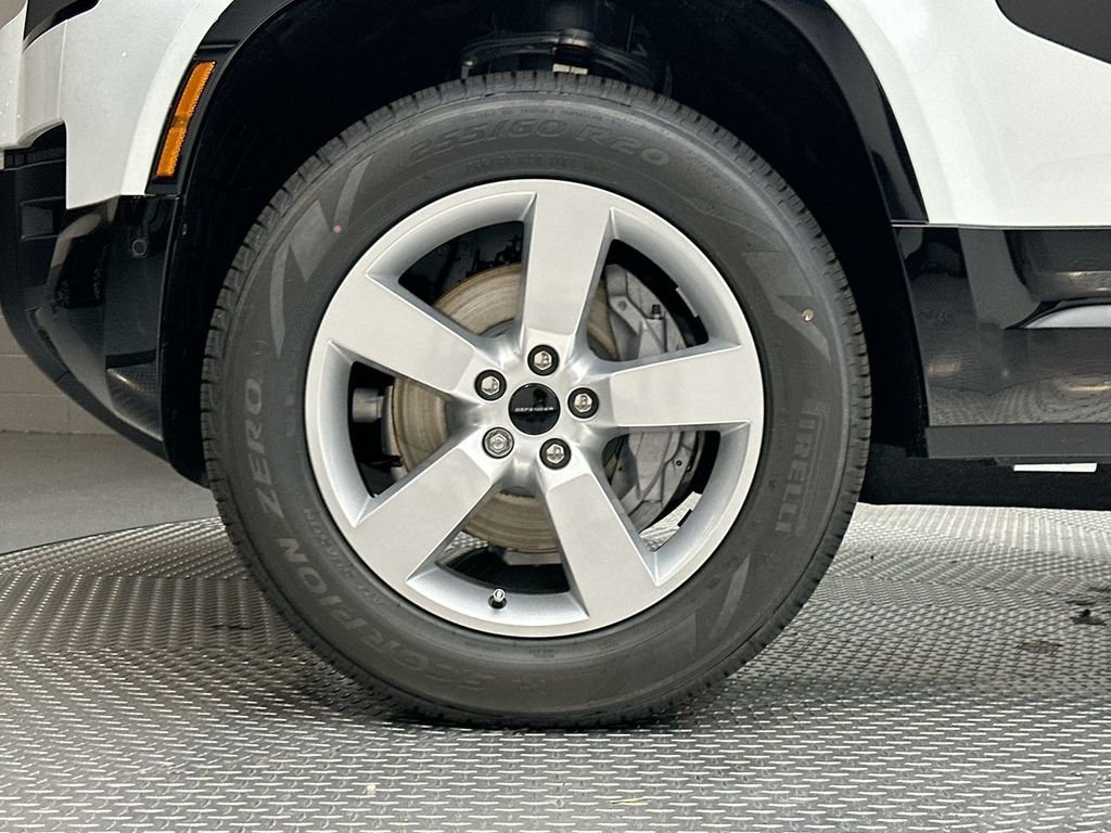 New 2026 Fuji White Land Rover X-Dynamic SE image 13