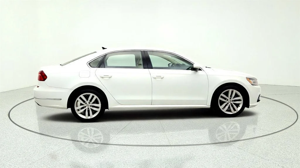 Used 2018 Pure White Volkswagen 2.0T SE w/Technology Automatic image 4