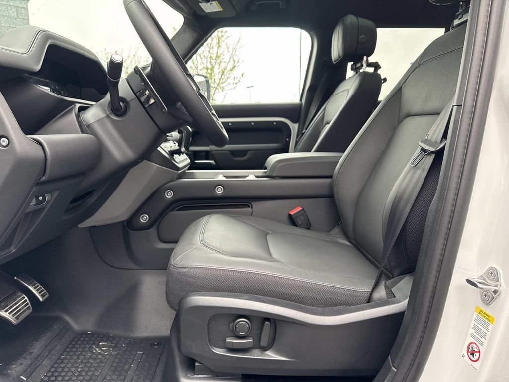 2026 Land Rover Defender V8 - Photo 18