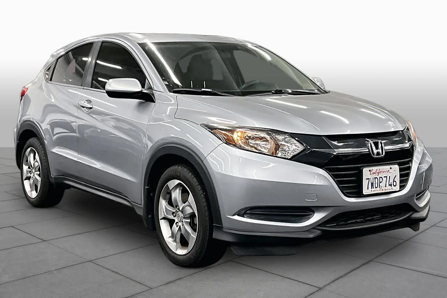 Used 2017 Lunar Silver Metallic Honda LX image 2