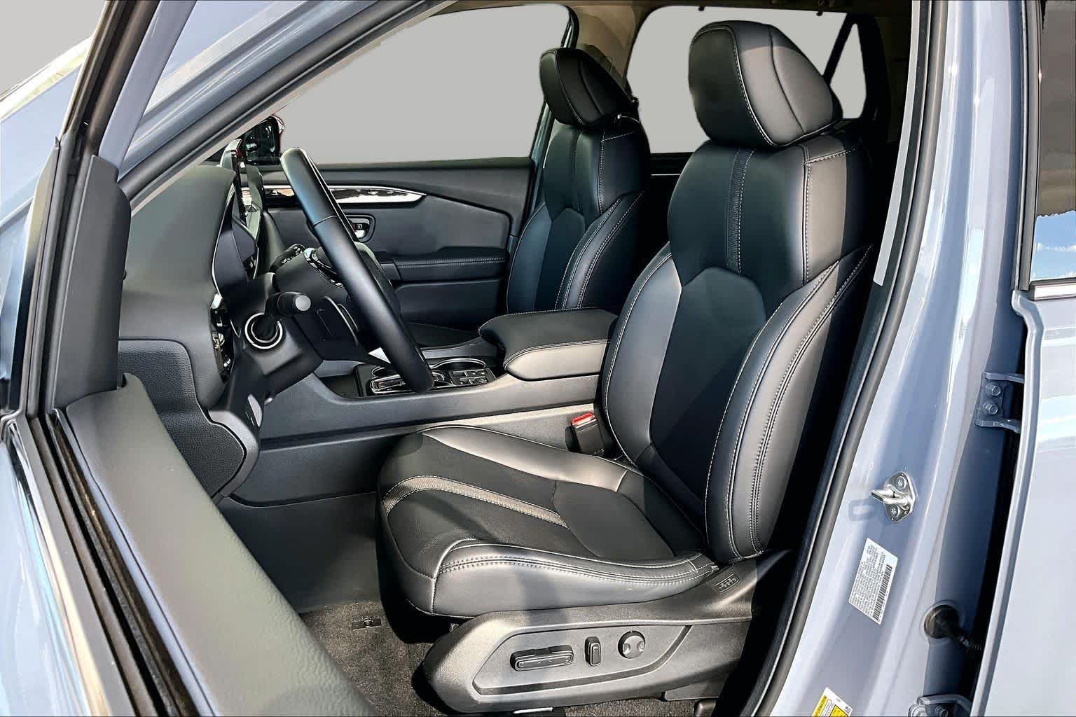 Used 2025 Sonic Gray Pearl Honda Touring image 8