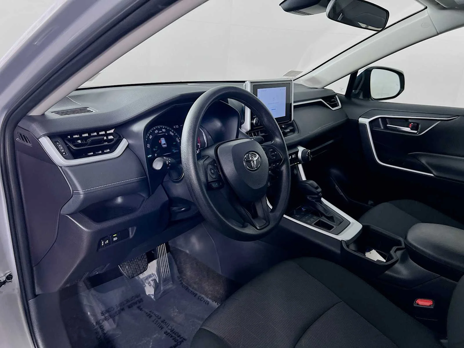 Used 2025 Silver Sky Metallic Toyota XLE image 9