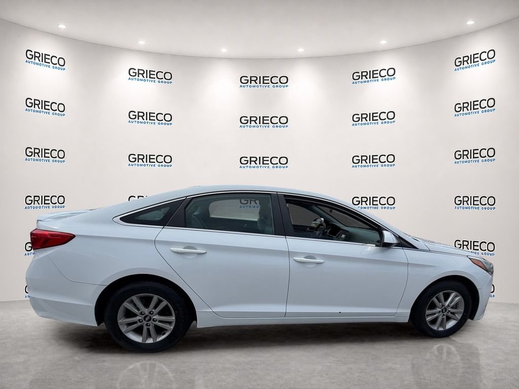 Used 2015 White Hyundai SE image 8