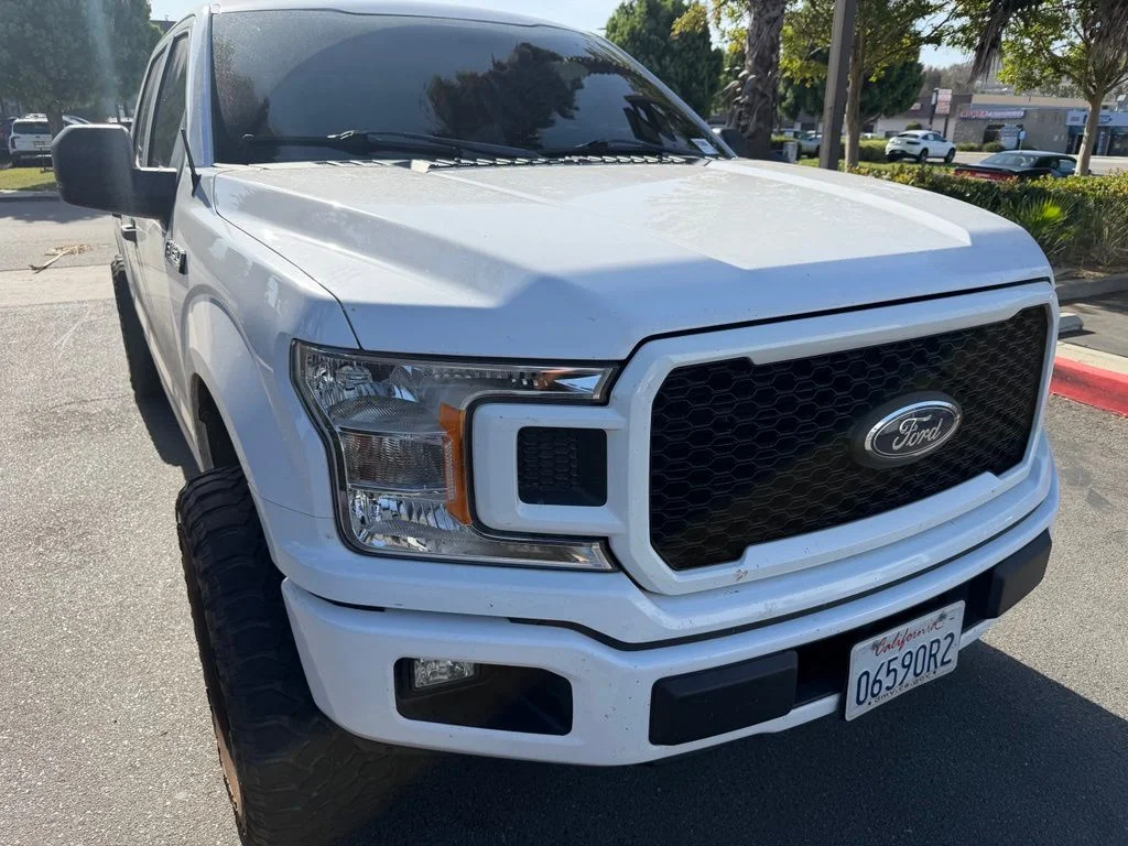 Used 2018 White Ford XL image 1