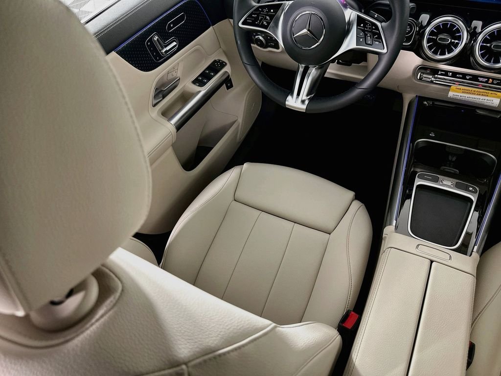 New 2026 Polar White Mercedes-Benz GLA 250 image 22