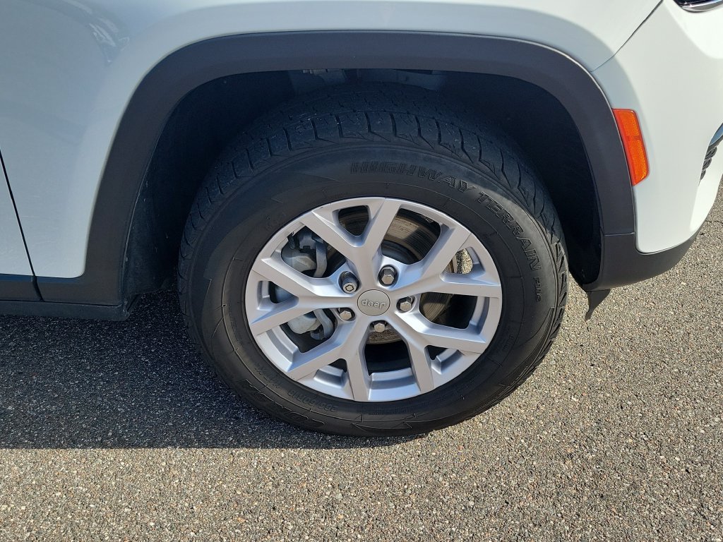 Used 2022 Bright White Clearcoat Jeep Limited image 41