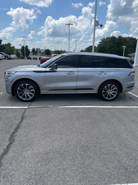 Used 2022 Silver Lincoln Grand Touring image 2