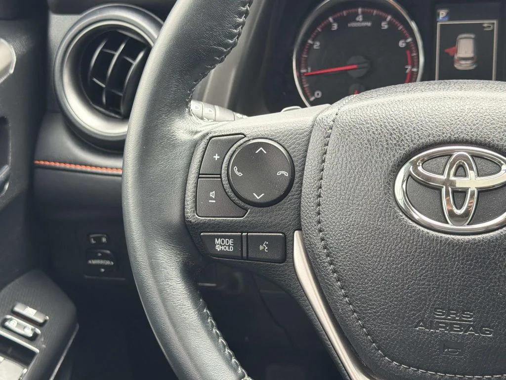 Used 2016 SUPER WHITE Toyota SE image 9