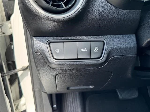 Used 2020 White Kia LXS image 18