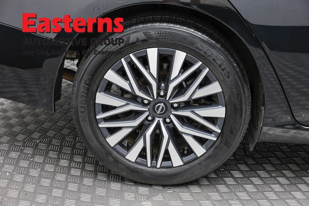 Used 2024 Black Nissan 2.5 SV image 30