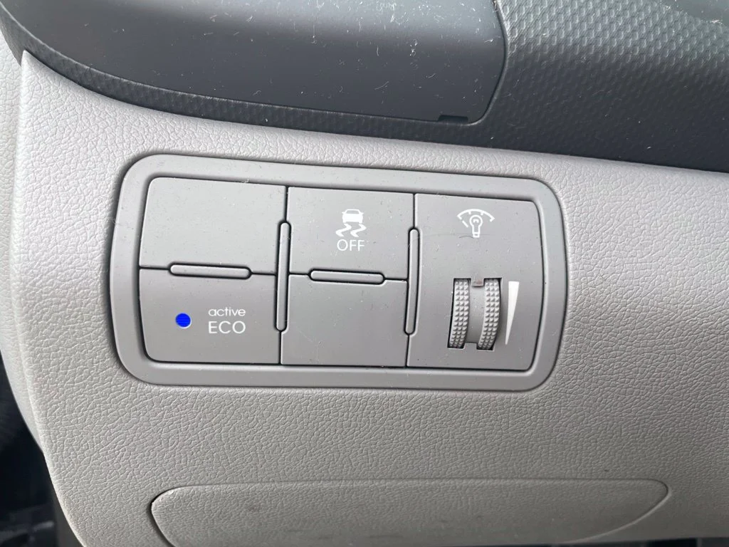 Used 2013 Black Hyundai GLS image 15