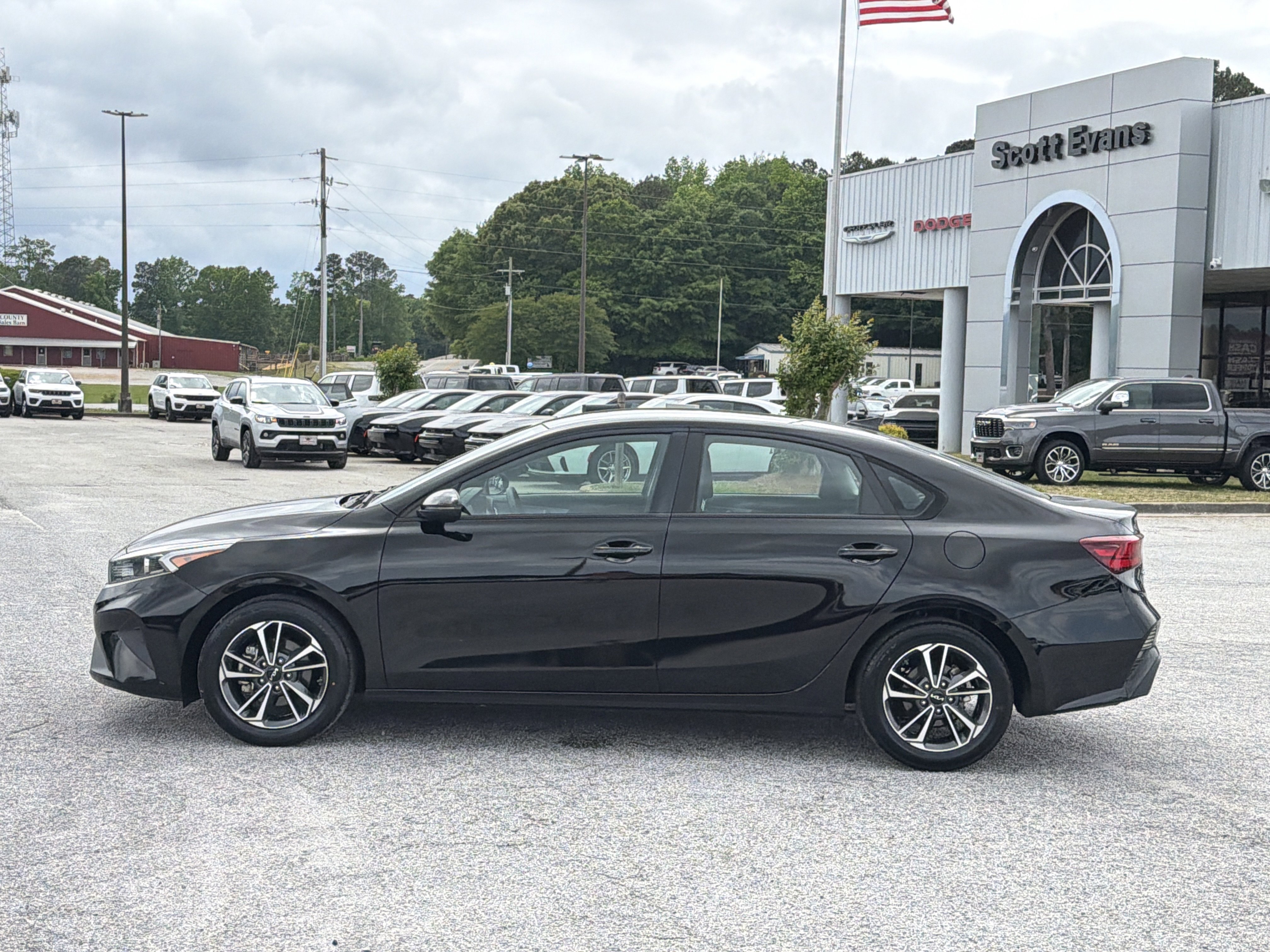 Used 2023 Aurora Black Kia LXS image 5