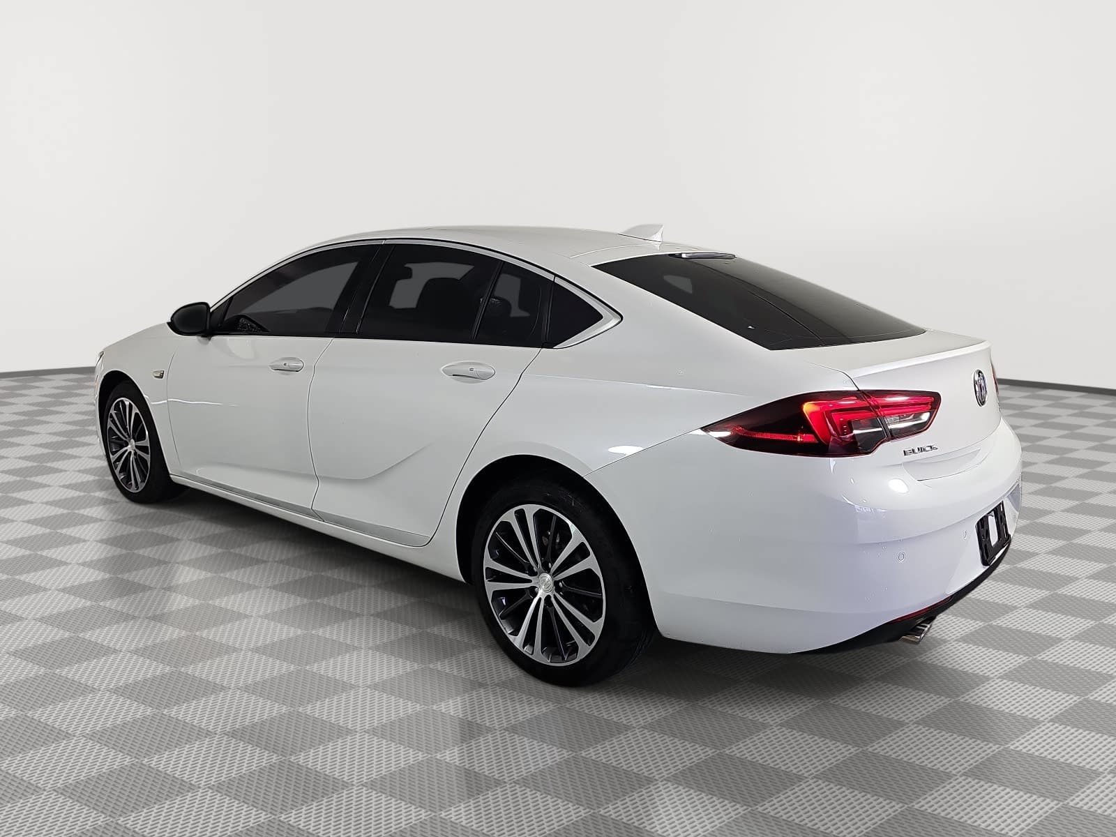 Used 2018 White Buick Essence image 6