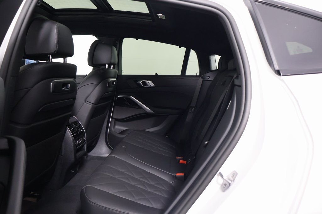 New 2027 Mineral White Metallic BMW xDrive40i image 6