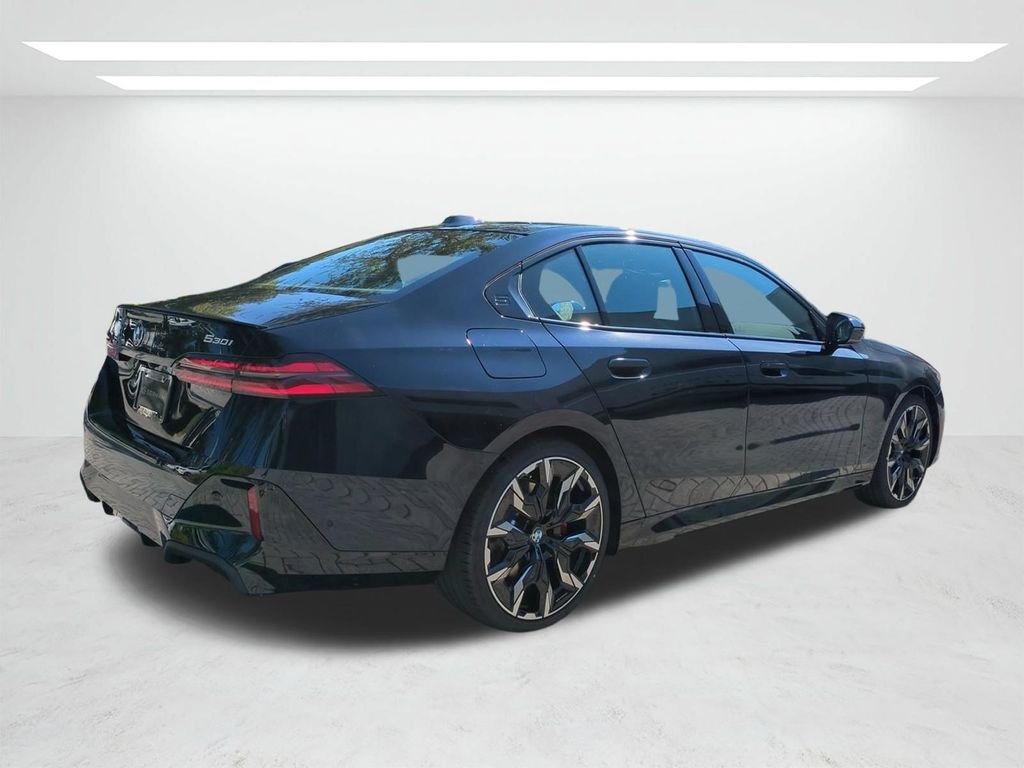 New 2027 Carbon Black Metallic BMW 530i image 4