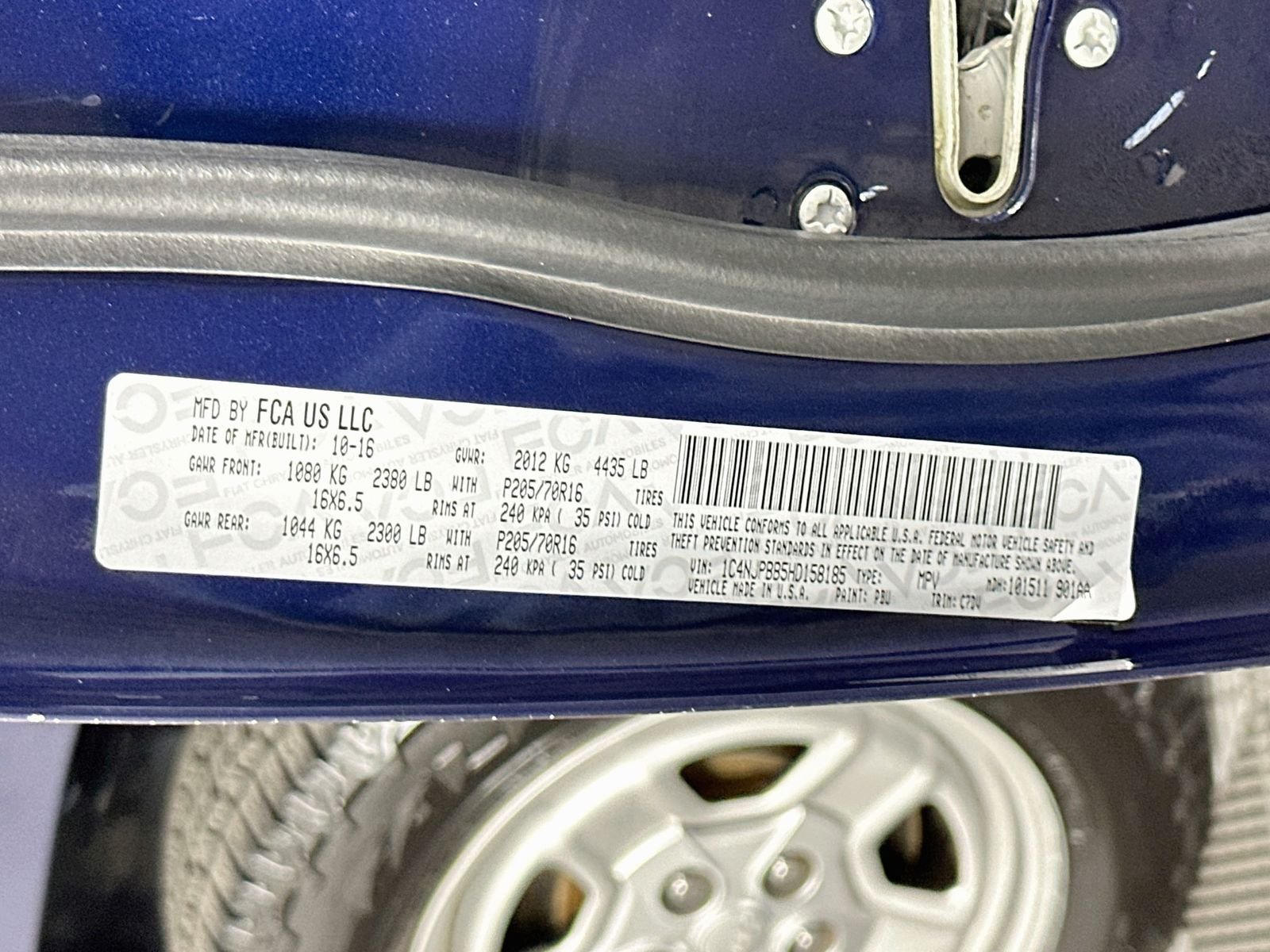 Used 2017 True Blue Pearlcoat Jeep Sport image 27