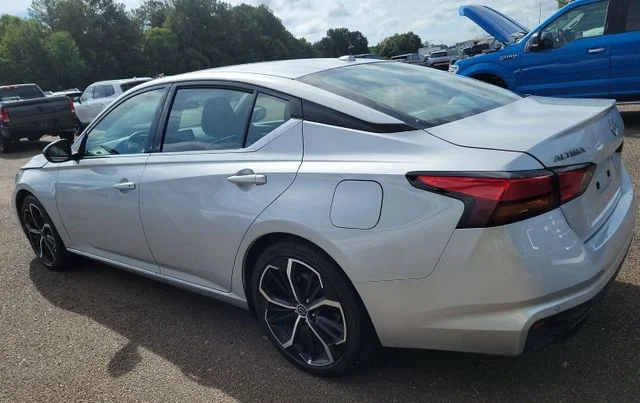 Used 2025 Silver Nissan 2.5 SR image 3