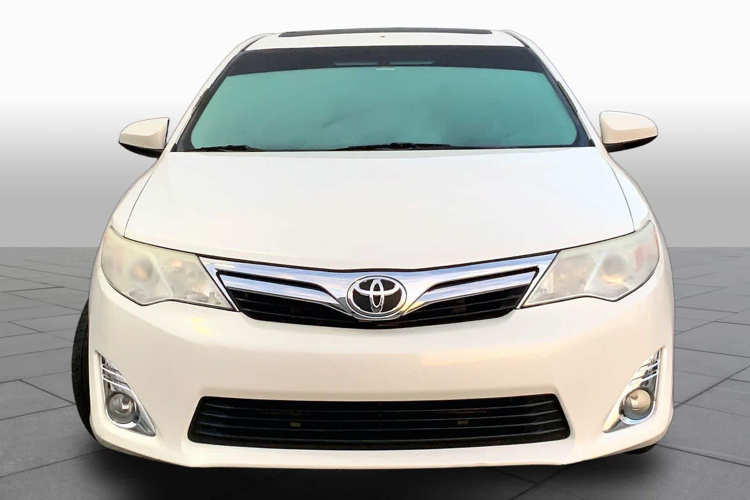 Used 2014 Blizzard Pearl Toyota XLE image 4