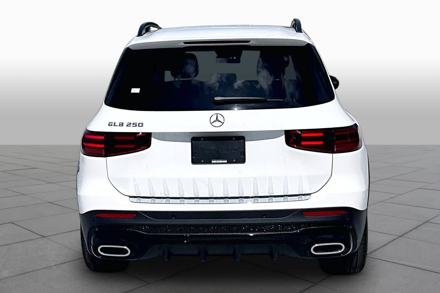 Used 2025 Polar White Mercedes-Benz GLB 250 image 5