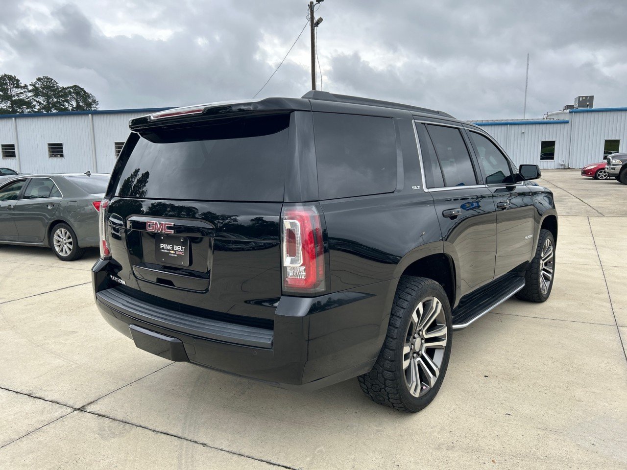 Used 2018 ONYX BLACK GMC SLT image 3
