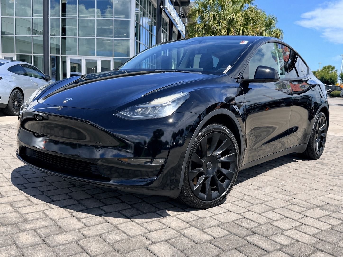 Used 2021 Solid Black Tesla Standard Range image 1