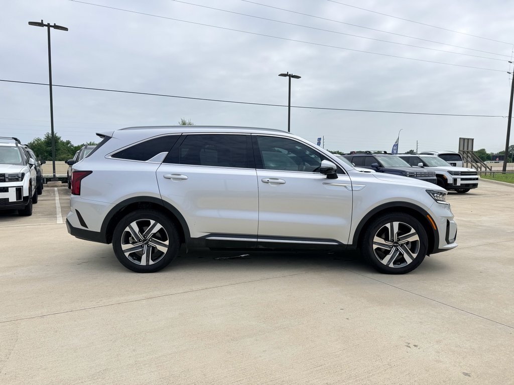 Used 2023 Silky Silver Kia SX Prestige image 4