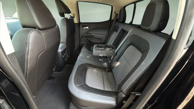 Used 2022 BLACK Chevrolet 4WD Z71 image 19