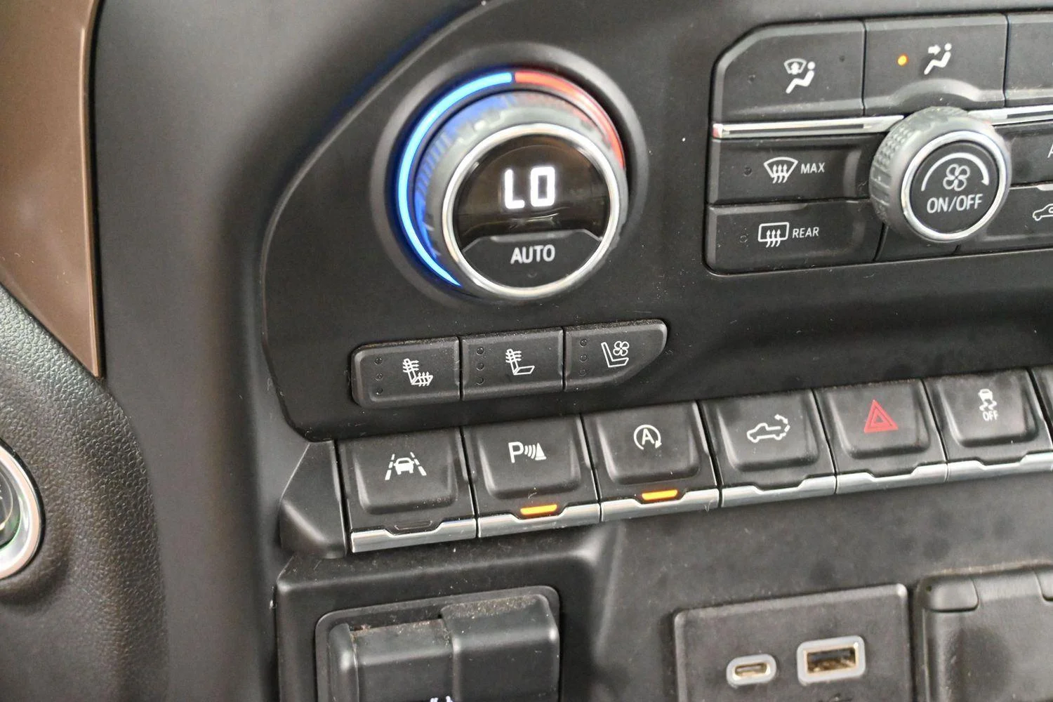 Used 2019 BLACK Chevrolet High Country image 23