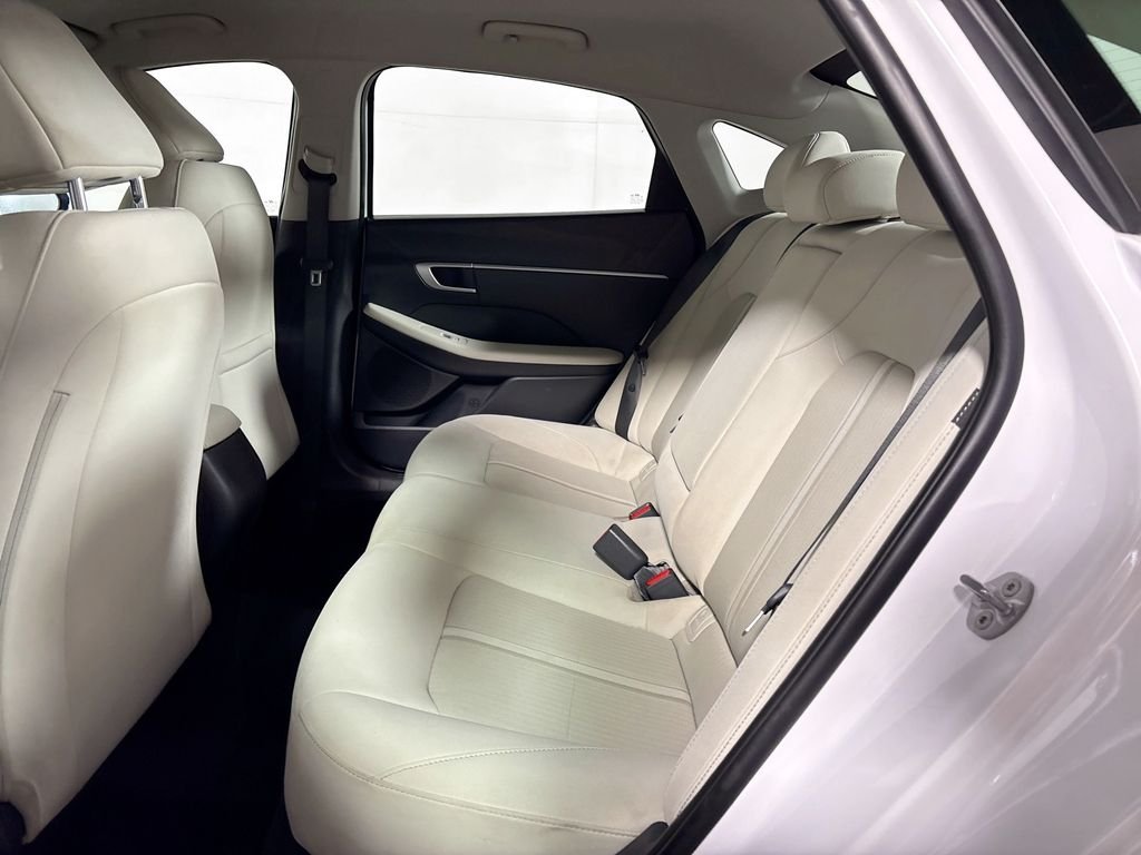 Used 2025 White Hyundai SEL image 19