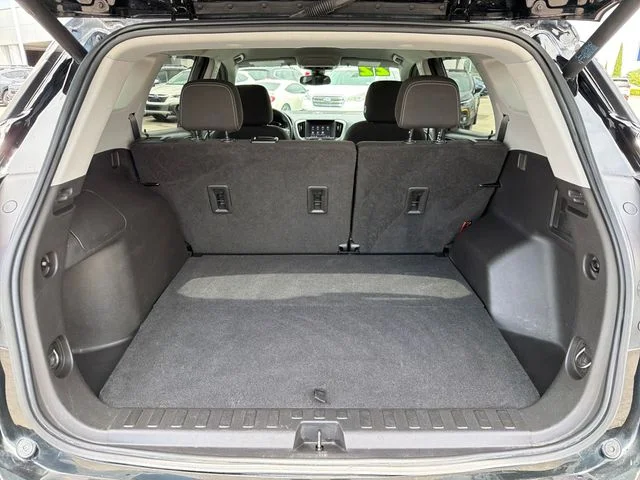 Used 2022 Black GMC SLE image 29