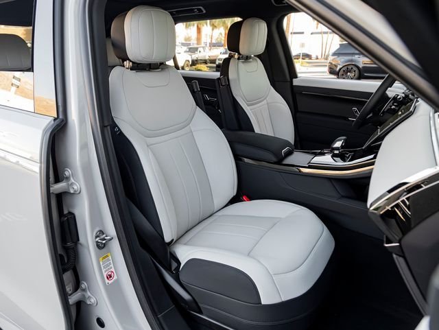 New 2026 Borasco Grey LAND ROVER Dynamic SE image 29