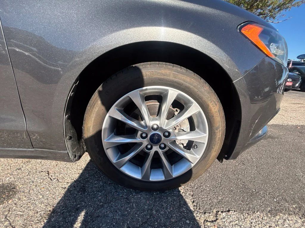 Used 2017 Gray Ford SE image 24