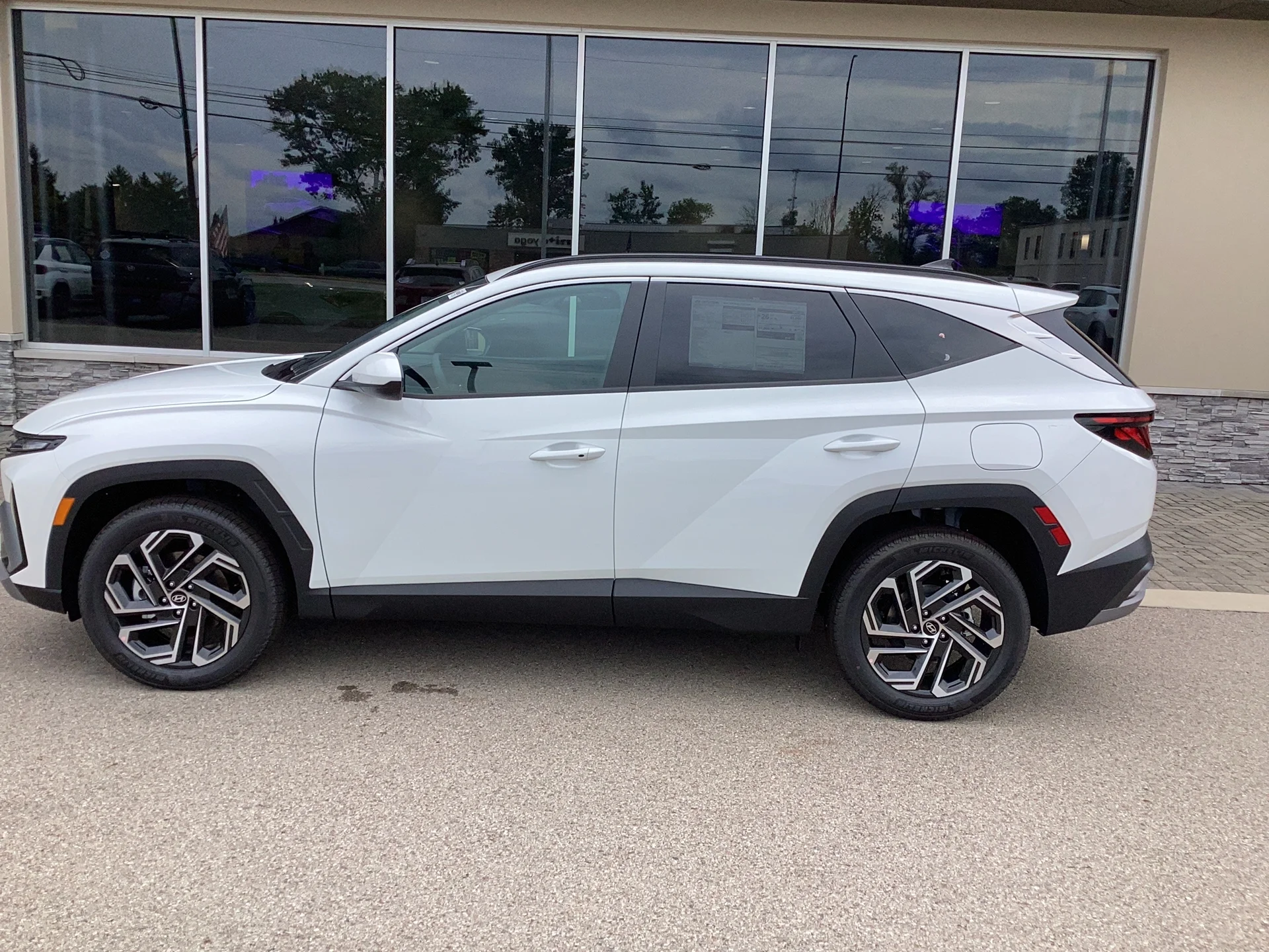 New 2026 Serenity White Pearl Hyundai SEL Plus image 2